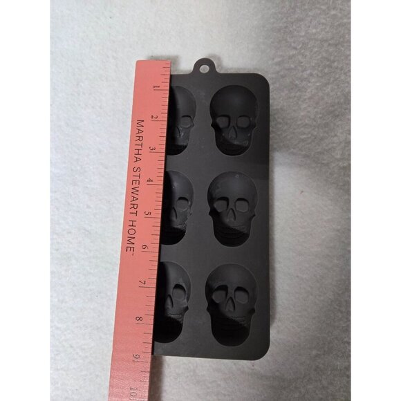 Silicone Skull Ice Cube/  Chocolate Mold Tray makes 6 Servings - Picture 4 of 7
